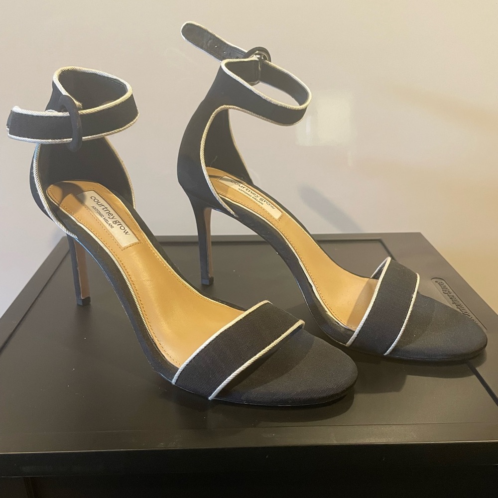 Antonio Melani. Courtney Grow Charming Black Ankle Strap Heels. Size 8.5